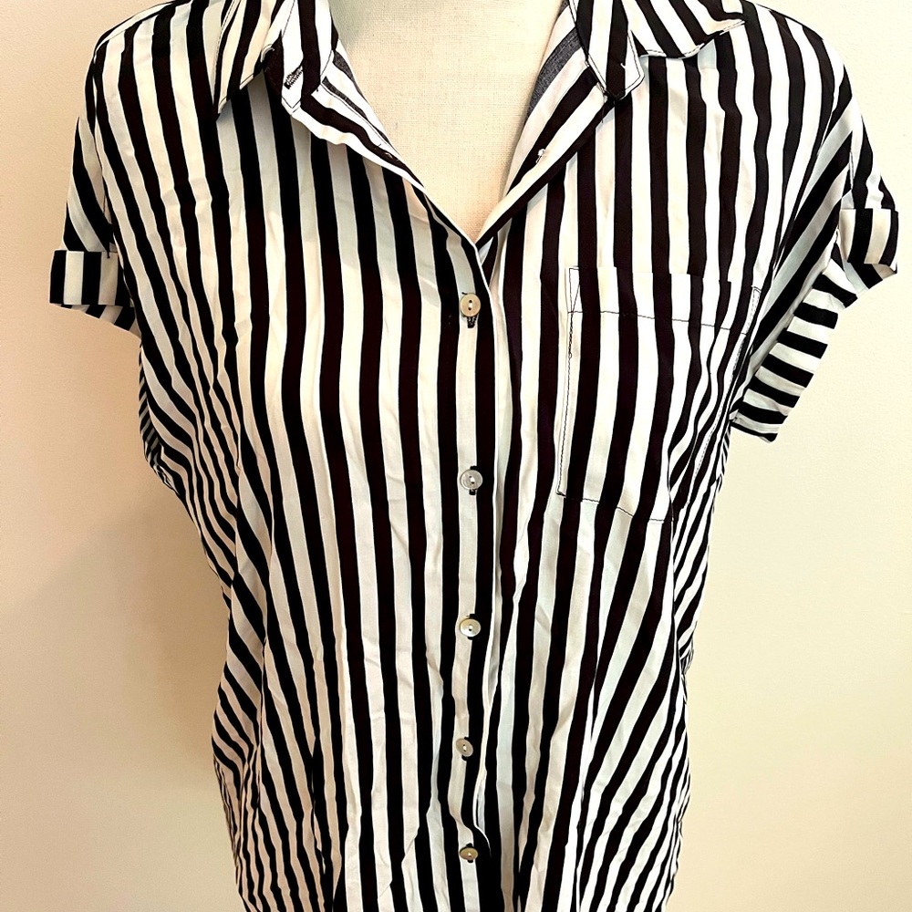 Jane & Delaney Black and White Striped Button Down Shirt-NEW!